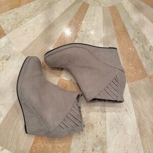 Gray Women's Ankle Boots 7.5